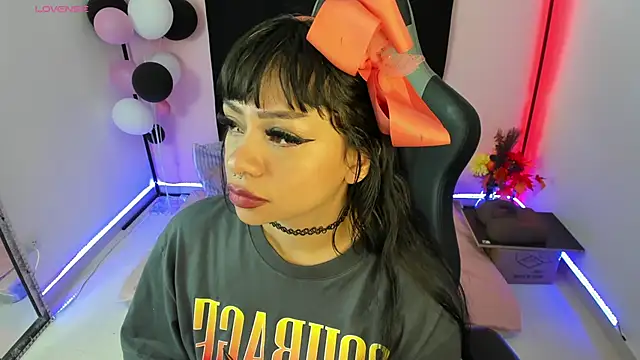 zoesullivan online show from 22, 12, 2024