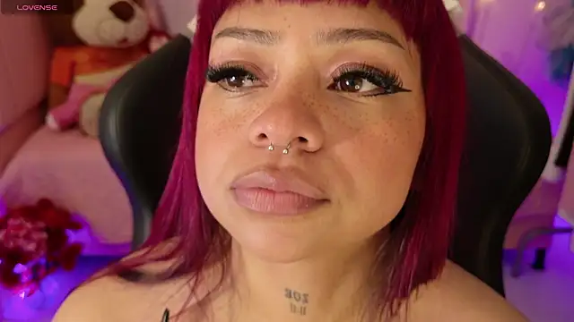 Snapshot of zoesullivan chatting on 10, 4, 2026 zoesullivan online show from 10, 4, 2026