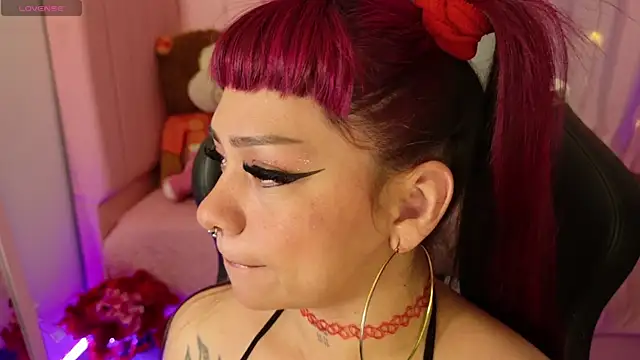 Snapshot of zoesullivan chatting on 17, 4, 2026 zoesullivan online show from 17, 4, 2026