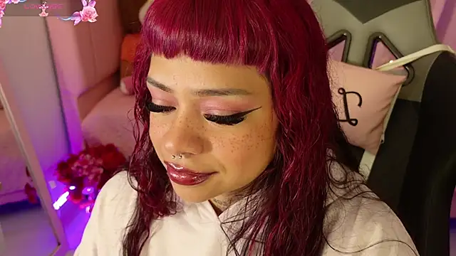 Snapshot of zoesullivan chatting on 23, 4, 2026 zoesullivan online show from 23, 4, 2026