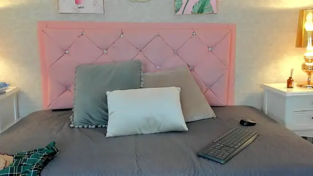 Snapshot of Ginger_Violetta_ chatting on 1, 2, 2025 Ginger Violetta online show from 1, 2, 2025