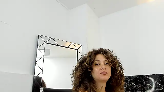 Snapshot of Juliabadlee chatting on 2, 12, 2024 Juliabadlee online show from 2, 12, 2024