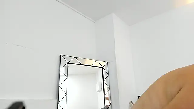 Snapshot of Juliabadlee chatting on 17, 12, 2024 Juliabadlee online show from 17, 12, 2024