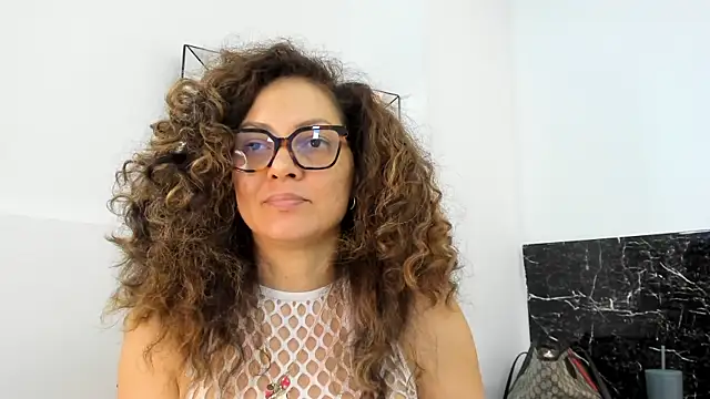 Snapshot of Juliabadlee chatting on 1, 2, 2025 Juliabadlee online show from 1, 2, 2025