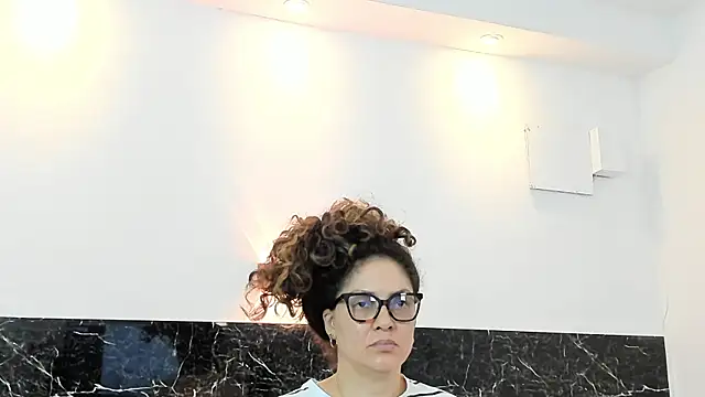 Snapshot of Juliabadlee chatting on 20, 2, 2025 Juliabadlee online show from 20, 2, 2025