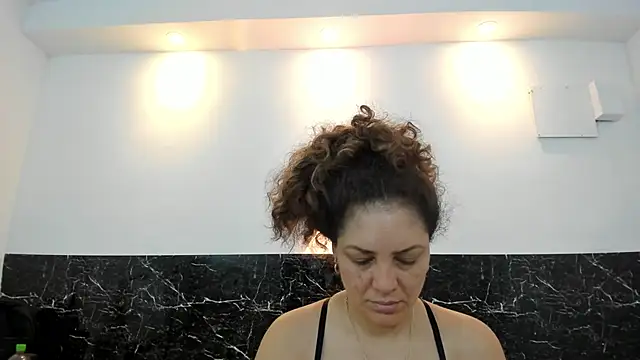 Snapshot of Juliabadlee chatting on 6, 3, 2025 Juliabadlee online show from 6, 3, 2025