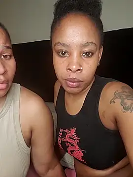 Snapshot of R-thequeen chatting on 18, 12, 2025 R-thequeen online show from 18, 12, 2025