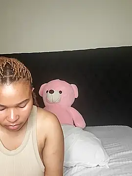 Snapshot of R-thequeen chatting on 25, 2, 2026 R-thequeen online show from 25, 2, 2026