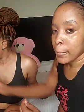 Snapshot of R-thequeen chatting on 6, 3, 2026 R-thequeen online show from 6, 3, 2026