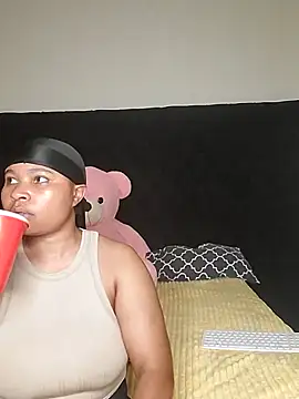 Snapshot of R-thequeen chatting on 23, 3, 2026 R-thequeen online show from 23, 3, 2026