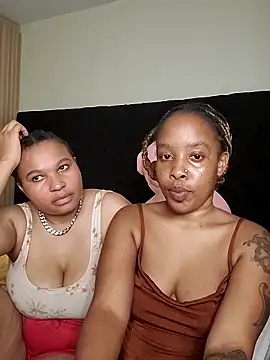 Snapshot of R-thequeen chatting on 17, 4, 2026 R-thequeen online show from 17, 4, 2026