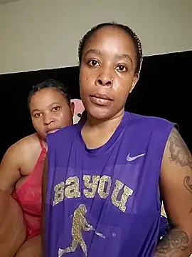 Snapshot of R-thequeen chatting on 18, 4, 2026 R-thequeen online show from 18, 4, 2026