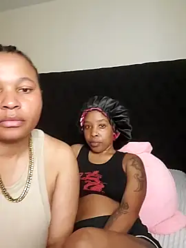 Snapshot of R-thequeen chatting on 10, 7, 2026 R-thequeen online show from 10, 7, 2026