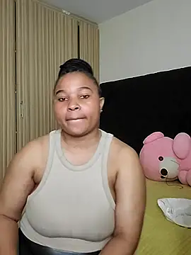Snapshot of R-thequeen chatting on 15, 7, 2026 R-thequeen online show from 15, 7, 2026