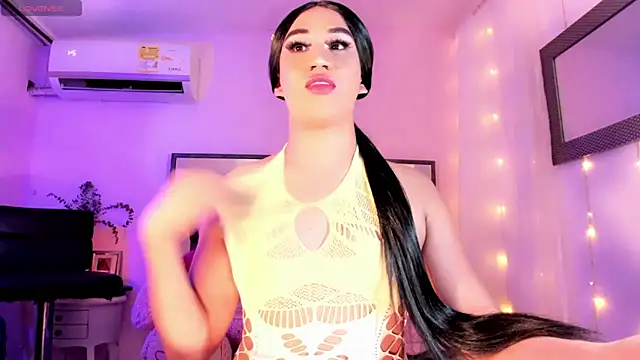 ShantalGirs online show from 5, 10, 2025