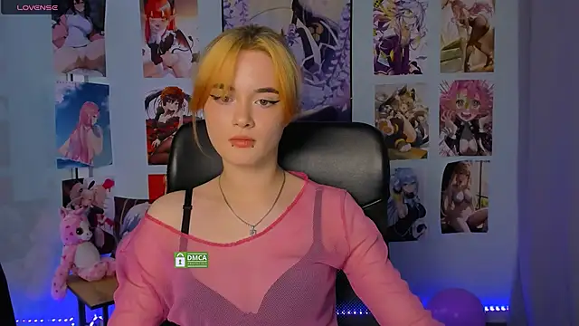 liana kisses online show from 5, 2, 2025