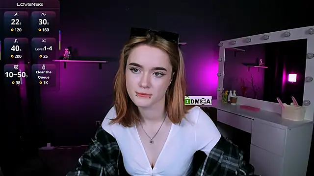 liana kisses online show from 9, 3, 2025