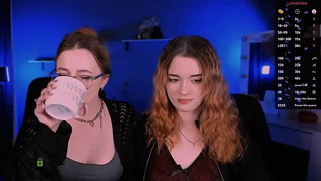 liana kisses online show from 10, 9, 2025