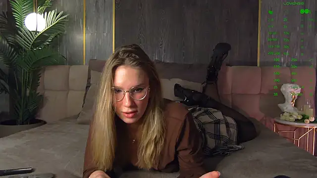 Snapshot of LeslieMines chatting on 22, 6, 2026 LeslieMines online show from 22, 6, 2026