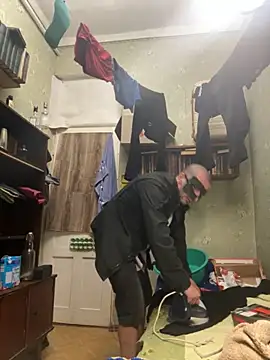 Snapshot of Ariel_Ari chatting on 8, 10, 2025 Ariel Ari online show from 8, 10, 2025