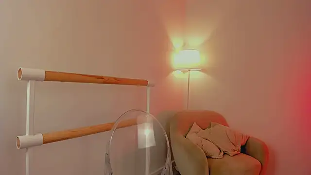 EmiliaDreams online show from 6, 3, 2025