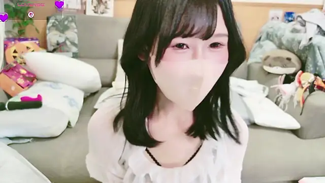 Snapshot of Conatsu chatting on 24, 10, 2025 Conatsu online show from 24, 10, 2025