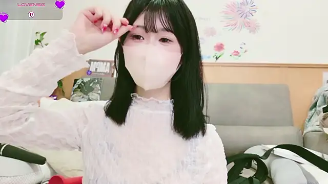 Snapshot of Conatsu chatting on 25, 10, 2025 Conatsu online show from 25, 10, 2025