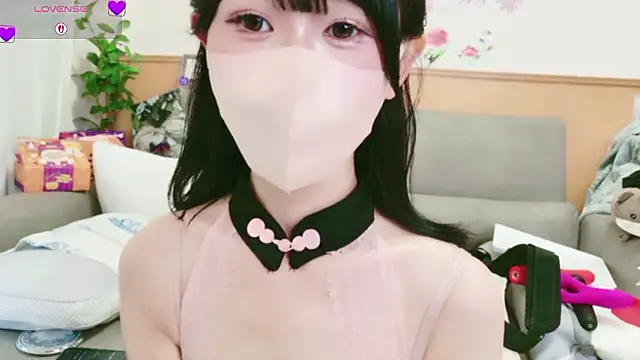 Snapshot of Conatsu chatting on 28, 10, 2025 Conatsu online show from 28, 10, 2025