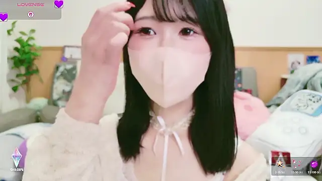 Snapshot of Conatsu chatting on 9, 11, 2025 Conatsu online show from 9, 11, 2025