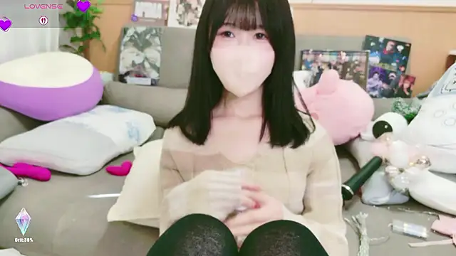 Snapshot of Conatsu chatting on 29, 11, 2025 Conatsu online show from 29, 11, 2025