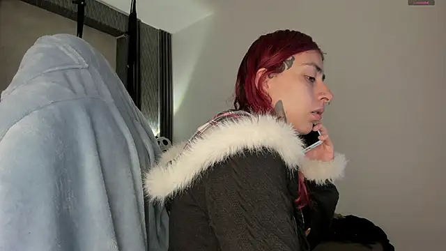 selene red  online show from 25, 11, 2025