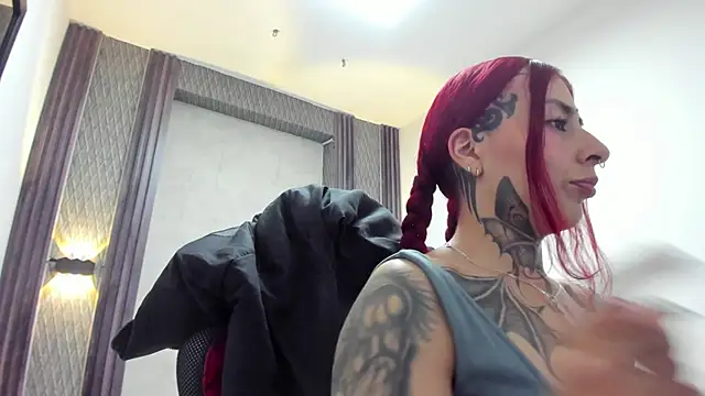 selene red  online show from 28, 6, 2026