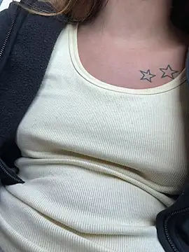 Snapshot of 18petitewhitegirl chatting on 23, 4, 2026 18petitewhitegirl online show from 23, 4, 2026