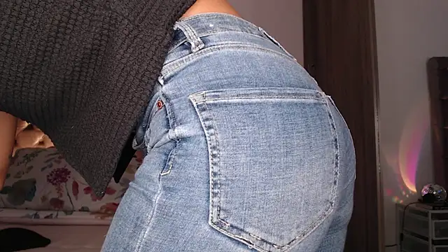 Roussmariehenao online show from 10, 4, 2026