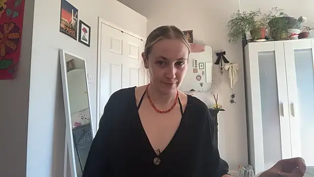 Snapshot of Littlelolo60 chatting on 24, 4, 2026 Littlelolo60 online show from 24, 4, 2026