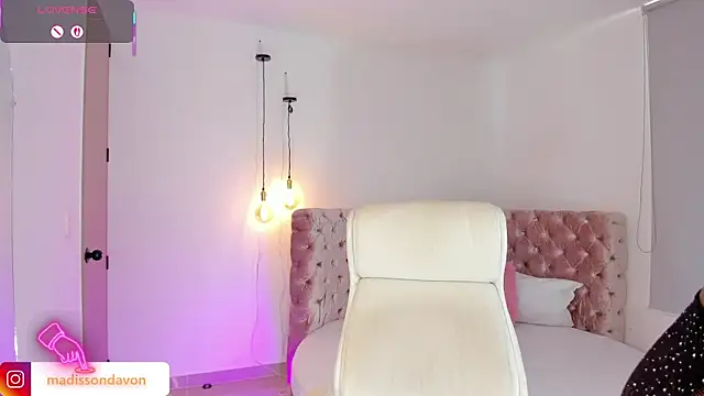 Snapshot of madisson_davon chatting on 2, 10, 2025 madisson davon online show from 2, 10, 2025