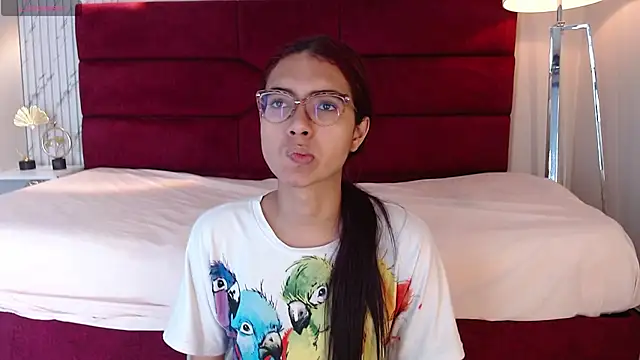 sara saenz99 online show from 25, 1, 2025