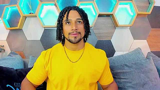 Snapshot of MikeEstevess chatting on 2, 3, 2025 MikeEstevess online show from 2, 3, 2025