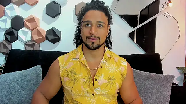 Snapshot of MikeEstevess chatting on 8, 3, 2025 MikeEstevess online show from 8, 3, 2025