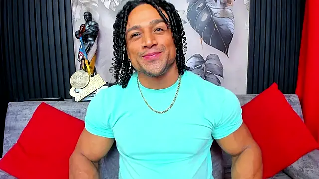 Snapshot of MikeEstevess chatting on 13, 10, 2025 MikeEstevess online show from 13, 10, 2025