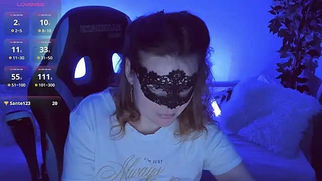 Snapshot of Sexy-Housewife chatting on 7, 10, 2025 Sexy-Housewife online show from 7, 10, 2025