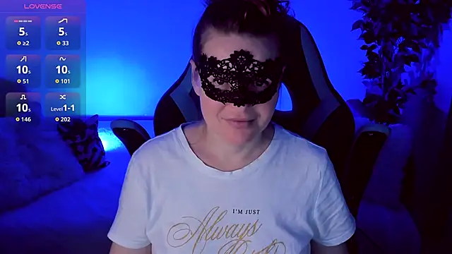 Snapshot of Sexy-Housewife chatting on 28, 10, 2025 Sexy-Housewife online show from 28, 10, 2025