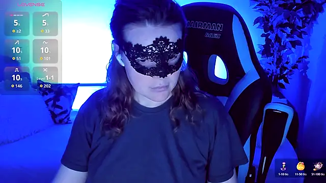 Snapshot of Sexy-Housewife chatting on 1, 11, 2025 Sexy-Housewife online show from 1, 11, 2025