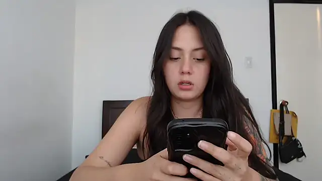 Snapshot of rebecca_collin chatting on 6, 5, 2026 rebecca collin online show from 6, 5, 2026