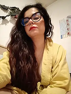 Snapshot of Saturnia_Yvonne chatting on 8, 3, 2025 Saturnia Yvonne online show from 8, 3, 2025