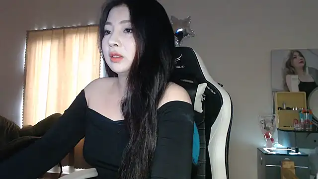 Snapshot of MiMi_0293 chatting on 9, 3, 2026 MiMi 0293 online show from 9, 3, 2026