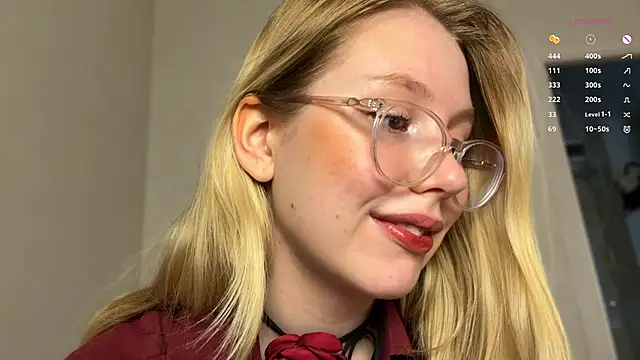 Snapshot of HoneyAudrey chatting on 11, 2, 2025 HoneyAudrey online show from 11, 2, 2025