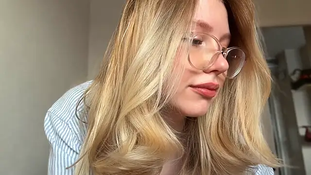 Snapshot of HoneyAudrey chatting on 28, 2, 2025 HoneyAudrey online show from 28, 2, 2025