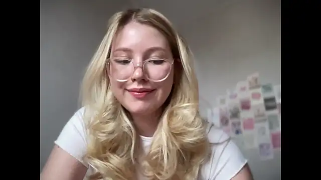 Snapshot of HoneyAudrey chatting on 29, 9, 2025 HoneyAudrey online show from 29, 9, 2025