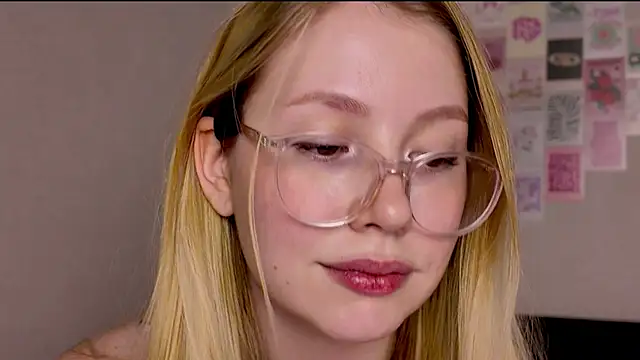 HoneyAudrey online show from 5, 12, 2025